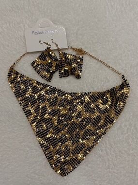 Fashion Jewelry Gold and Black Sequin Triangle Necklace with Matching Earrings